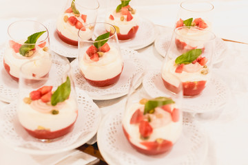 Obraz na płótnie Canvas Ice cream dessert served during a wedding