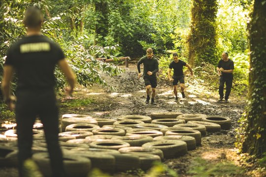 Fit mens training over tyres obstacle course