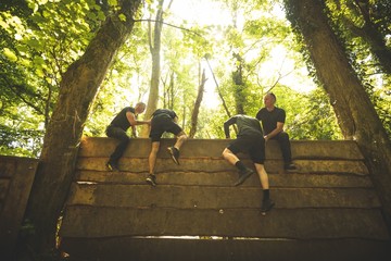 Fit mens training over obstacle course