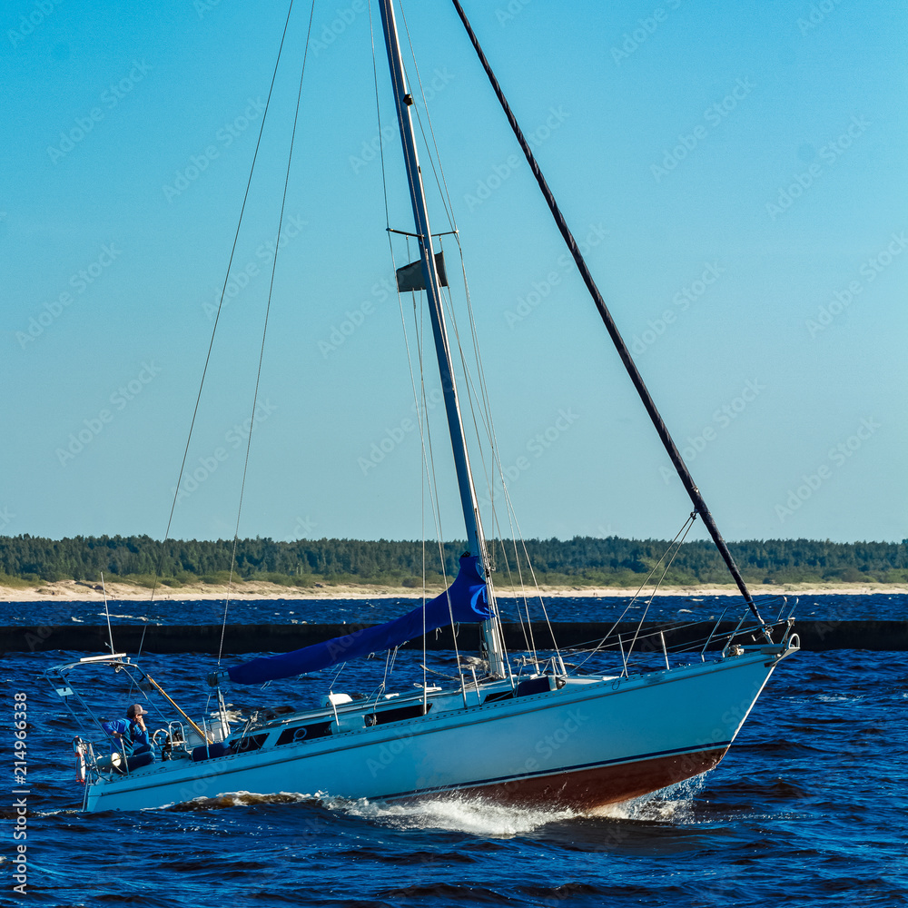 Wall mural Sailboat on the waves