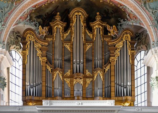 organ in a church with silver pipes and golden ornaments