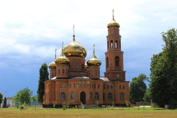 Fototapeta na wymiar Church in village Velikovechnoe