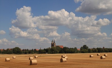 Erntezeit im Fläming, Blick von Süden auf Jüterbog