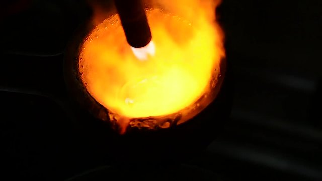 Pouring molten gold into water causes an cinematic expolsion.