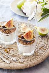 Greek yogurt with figs and honey 