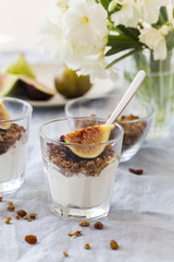 Greek yogurt with figs and honey 