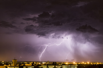 Orage et impact de foudre sur Poitiers - France