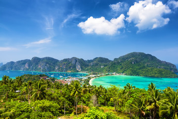 Naklejka premium Beautiful tropical Phi-Phi island