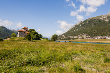 Silvaplana, Silvaplanersee, Engadiner Dorf, Malojawind, Wassersport, Seenplatte, Oberengadin, Engadin, Alpen, Julierpass, Wanderweg, Graub&uuml;nden, Sommer, Schweiz