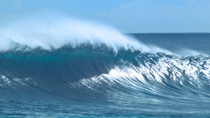 CLOSE UP: Large curling ocean wave glistens in the bright summer sunshine. © helivideo