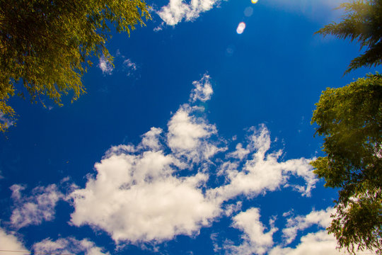 Cielo azul con  nuve