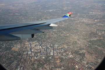 Flugzeug &uuml;ber Johannesburg