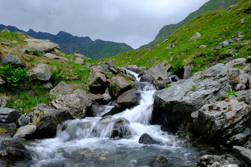 Rumunia, Karpaty Rumuńskie - G&oacute;ry Fagaras, g&oacute;rski potok w dolinie Arges