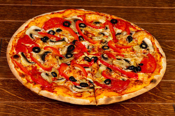 Vegetarian pizza with mushroom