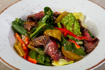 Salad with roastbeef