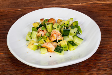Salad with shrimp and avocado