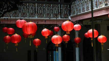 Fototapeta na wymiar chinese light interior of an old building, red