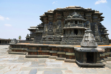 View of stellate, star Shape, form of shrine outer wall at the Chennakeshava temple. Belur, Karnataka. View from West. - obrazy, fototapety, plakaty