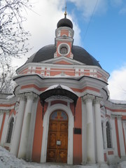 Fototapeta na wymiar winter, snow, white and pink single-domed church against the blue sky