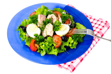 Vegetable salad with canned fish