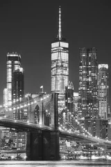 Rolgordijnen Brooklyn Bridge en Manhattan bij nacht, New York City, Verenigde Staten.. © MaciejBledowski