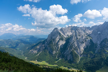 Fototapeta premium Kaiserbachtal Weg zum Stripsenjochhaus