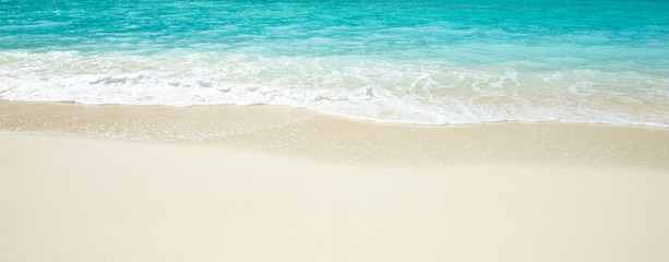 tropical beach in Maldives with blue lagoon - obrazy, fototapety, plakaty