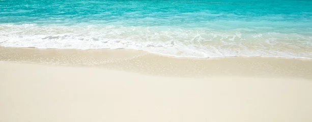 Foto op Canvas tropical beach in Maldives with blue lagoon © Pakhnyushchyy