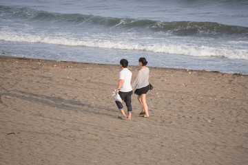 海辺のカップル