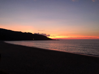 Atardecer en costa da Morte. Anochecer en la playa