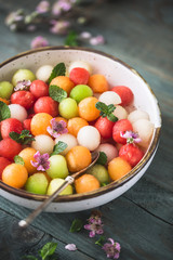 Salade d'été Pastèque, Melon, Cantaloup et Sirop de Violette