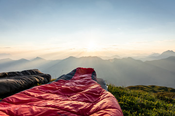 Schlachsack am Berg beim Sonnenaufgang im Sommer