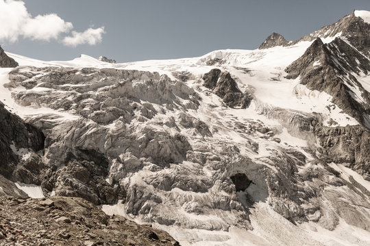 Vue sur le glacier du Moiry en Suisse