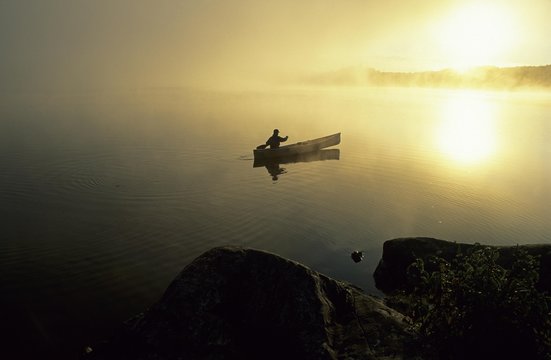 Str_MR04_Striglsen, man paddeling a canoe on a lake in the Boundary Waters Canoe Area, Minnesota, USA, North America