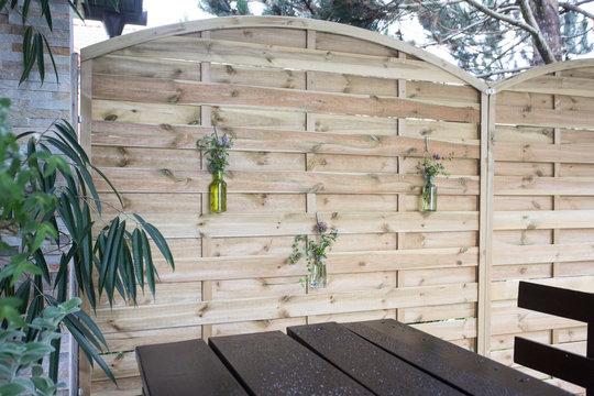 interresting outdoor decoration with flowers from mums garden