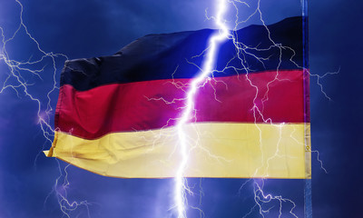 Deutsche Flagge im Gewitter