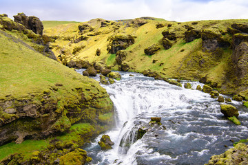 península de Snaefellsnes. Escena de la mañana pintoresca y hermosa. Lugar famoso de la cascada...