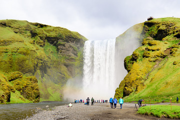 Cascada de Skogafoss, la cascada más grande de Skogar, Islandia © WORLDLIFEPHOTO