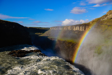 Cascada de Gullfoss con el arco iris en verano (vista de p&aacute;jaro), Islandia