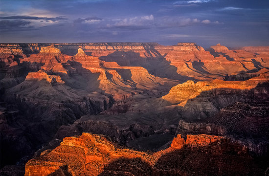 View of the Grand Canyon, Grand Canyon National Park, Arizona, USA, at sunset from south rim.