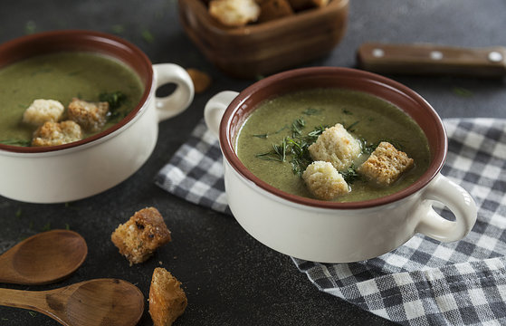 spinach soup, vegetable green cream soup, vegetable soup