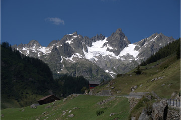 Fototapeta na wymiar Berge Am Sustenpass