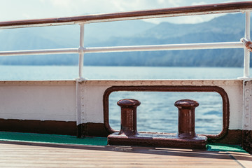 Reling auf Passagierboot, Gardasee