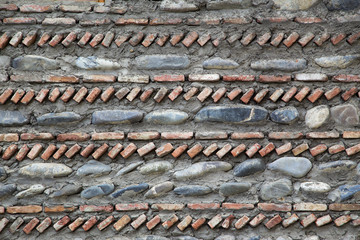 Фрагмент старинной каменной стены серого цвета.горизонтально.