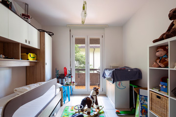 Obraz premium Child bedroom with many games on the ground