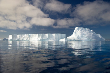 Témpanos en la peninsula Antartica.