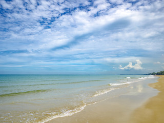 Fototapeta na wymiar Tropical Idyllic ocean Blue sky and beautiful Beach in vacation time,Holiday on the beach,Summer concept.Thailand