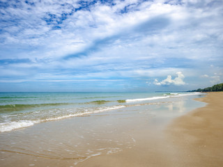 Fototapeta na wymiar Tropical Idyllic ocean Blue sky and beautiful Beach in vacation time,Holiday on the beach,Summer concept.Thailand