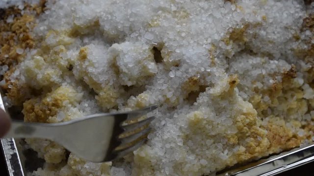 Silvana Comugnro Pesce al forno cotto nel sale Whole Fish Baked in Sea Salt Pescado video al horno en sal marina Ganze Fische in Meersalz movie gebacken 