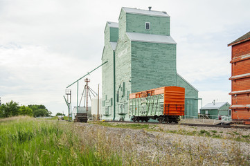 Fototapeta na wymiar Grain Elevator; Nanton, Alberta